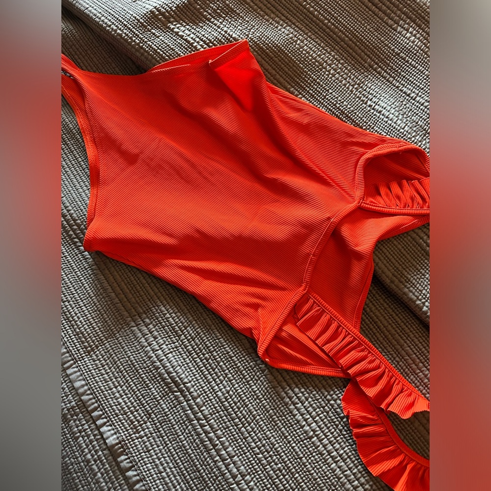 Zara bodysuit. Good condition. Size M. Color orange (bright).